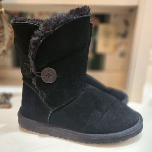 Classic women's UGG Black Leather Sz 9 Boots